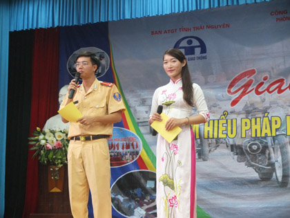 Giao lưu tìm hiểu pháp luật về trật tự ATGT